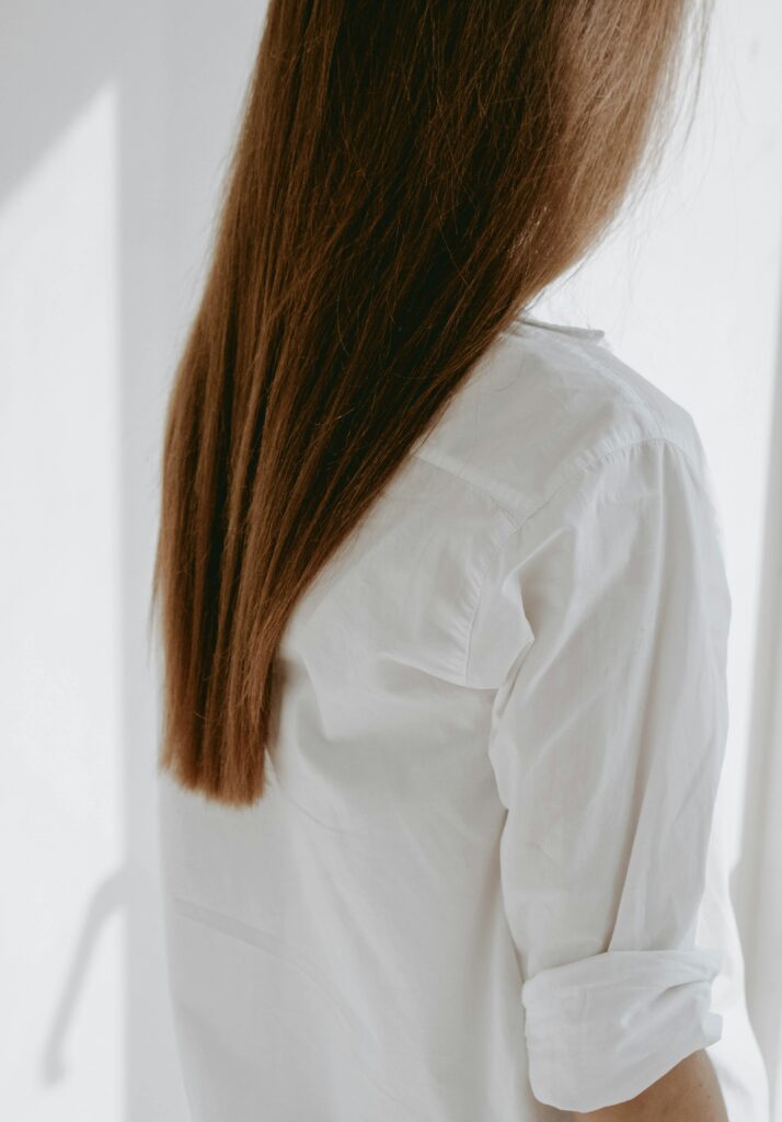perte-cheveux-femme-hormonale-solutions-naturelles