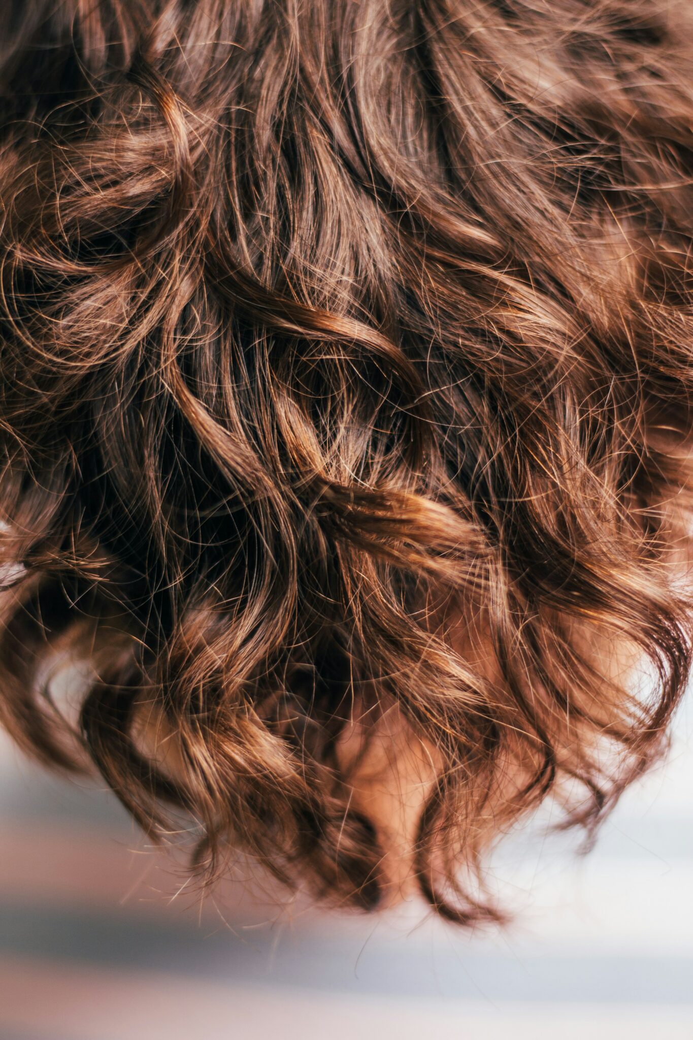 perte-cheveux-femme-hormonale-solutions-naturelles
