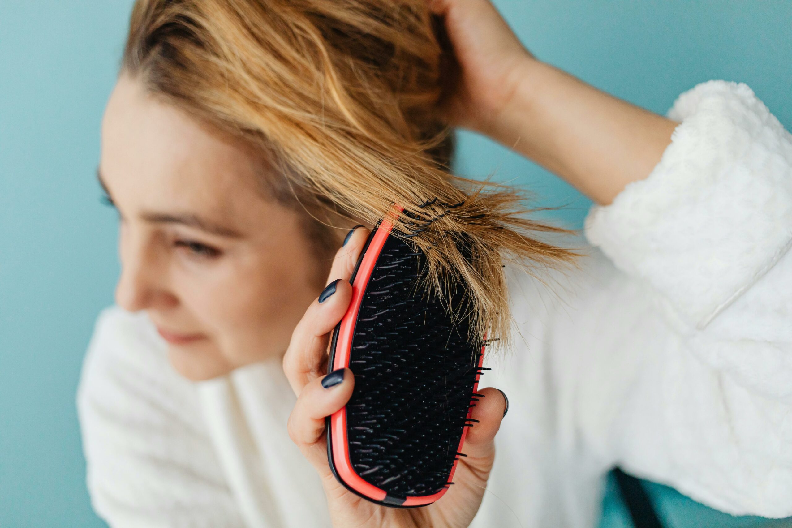 perte-cheveux-femme-hormonale-solutions-naturelles