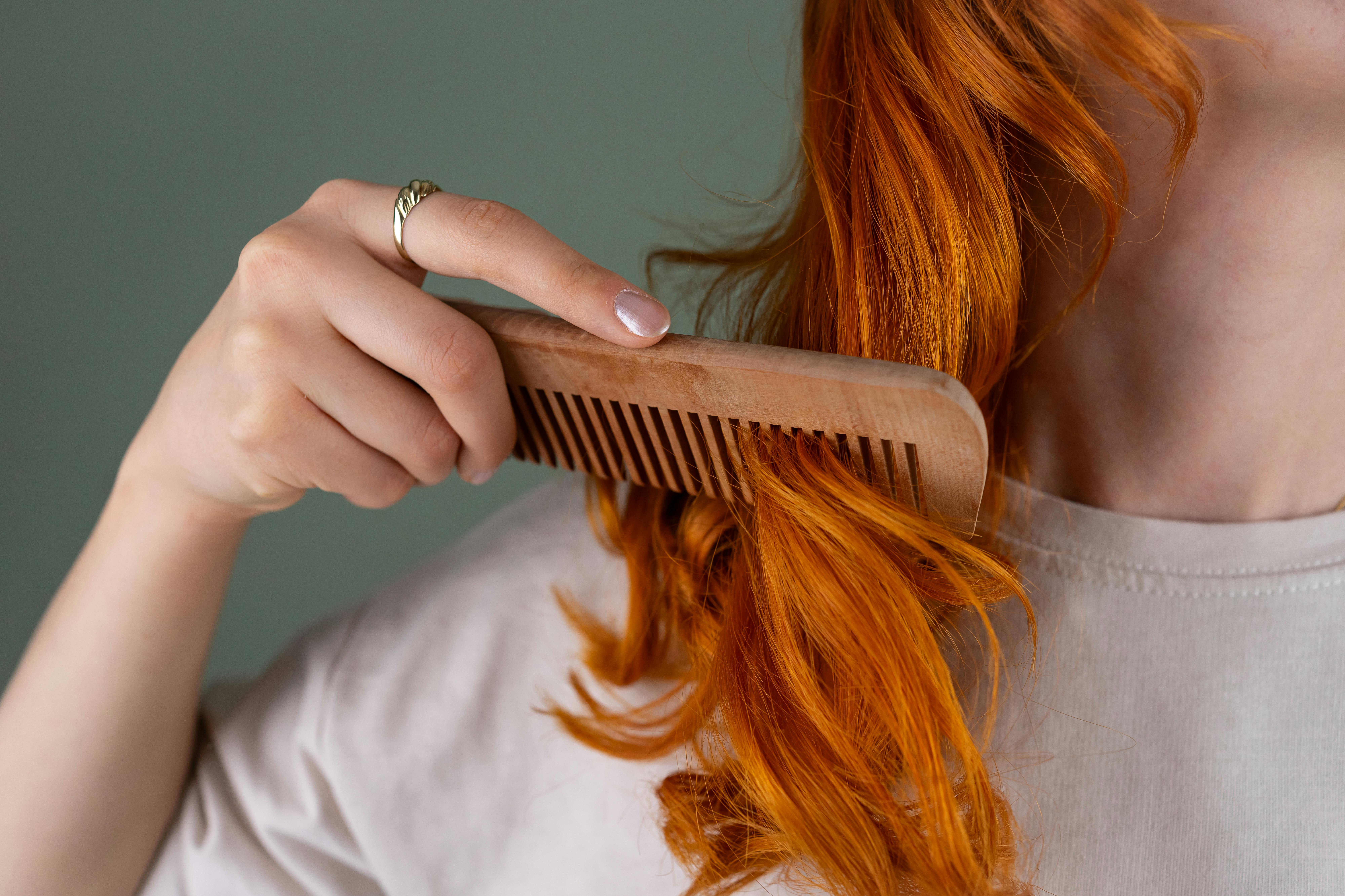 perte-cheveux-femme-hormonale-solutions-naturelles