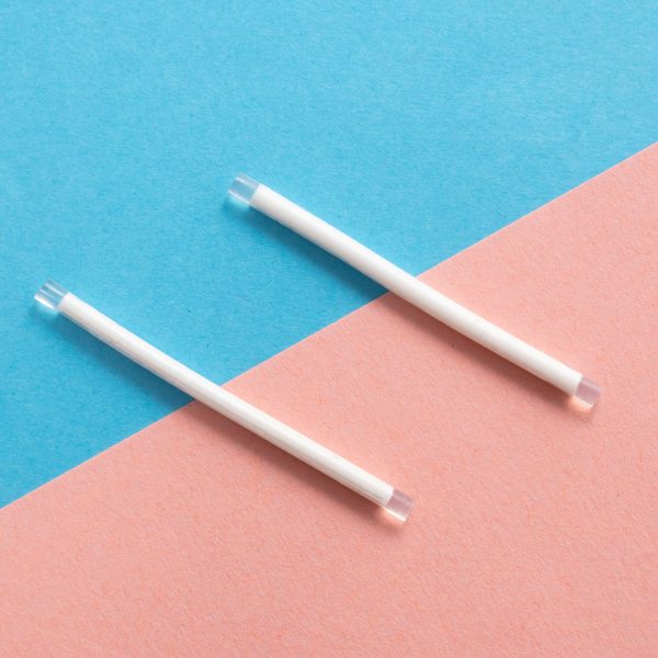 implant meilleure contraception libido L’implant (comme Nexplanon) est un petit bâtonnet inséré sous la peau qui libère en continu un progestatif (étonogestrel). Il agit en : - Bloquant l’ovulation en inhibant l’hormone LH. - Épaississant la glaire cervicale, empêchant les spermatozoïdes d’atteindre l’utérus. - Amincissant l’endomètre, rendant la nidation difficile. Après retrait, l’ovulation reprend généralement en quelques semaines, mais cela peut varier selon les femmes. ⚠️ Inconvénients possibles - Règles irrégulières, spotting, aménorrhée - Baisse de libido, maux de tête, douleurs mammaires - Troubles de l’humeur, fatigue, anxiété - Acné, prise de poids (selon la sensibilité hormonale) - Rarement : kystes ovariens, infections au point d’insertion meilleure contraception libido